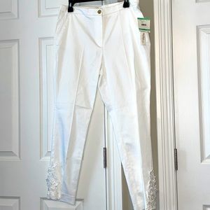 Anne Klein Size 8 White Floral Detail Ankle Pants